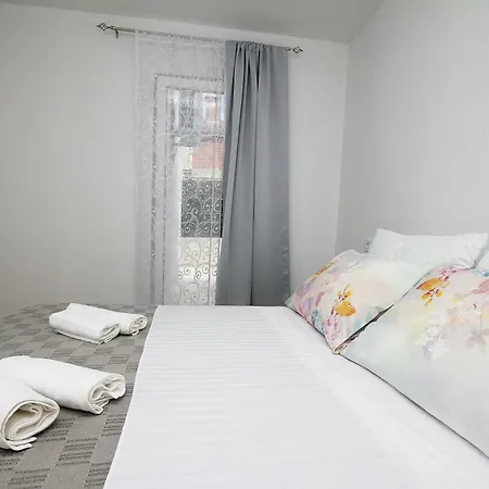 Apartmani Lovre Makarska Exterior photo