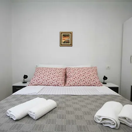 Apartmani Lovre Makarska Exterior photo