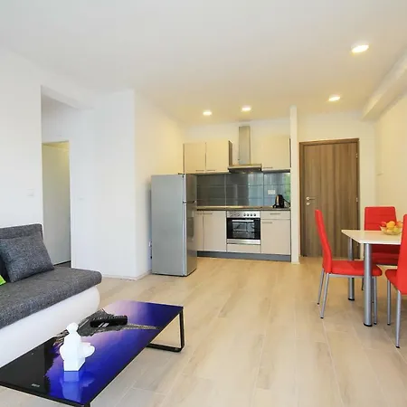 Apartmani Lovre Makarska Exterior photo